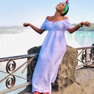 Meet your Posher, Anayiska